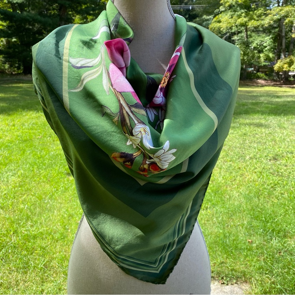 IBERDROLA SCARF LARGE SILK SQUARE GREEN PINK WHITE FLORAL - Picture 4 of 9